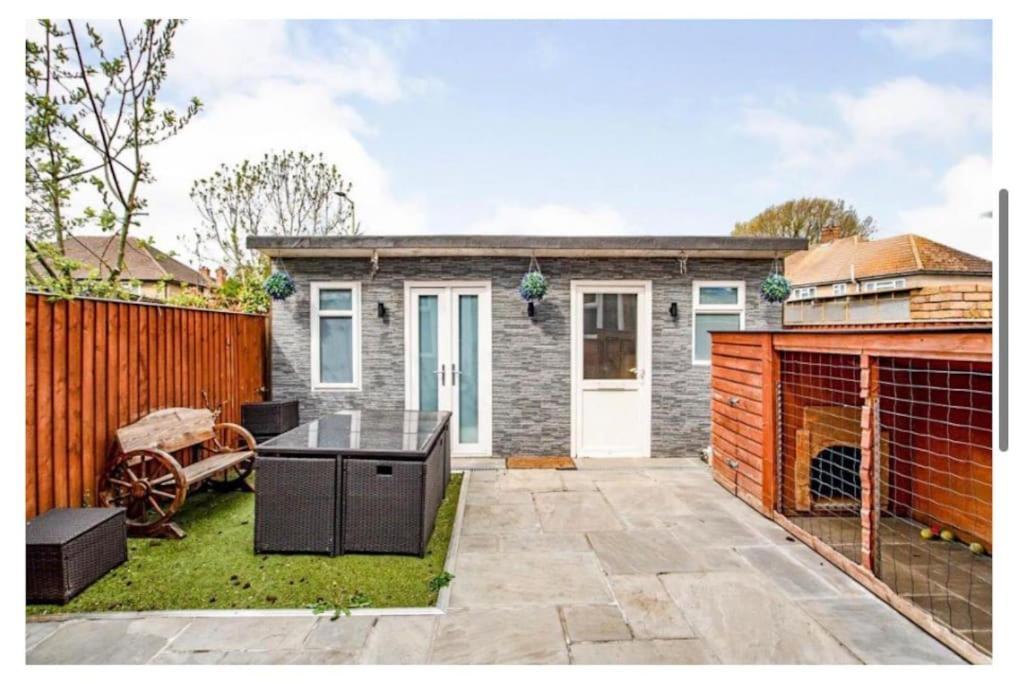 2 Bed - Walking Distance To Harry Potter Studio Watford  Exteriör bild