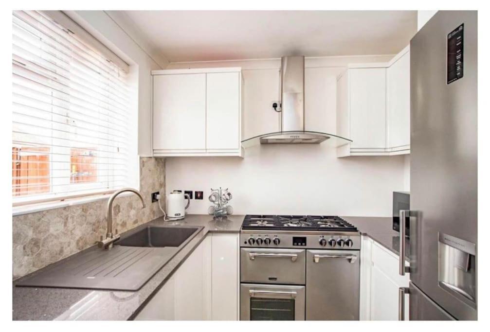 2 Bed - Walking Distance To Harry Potter Studio Watford  Exteriör bild